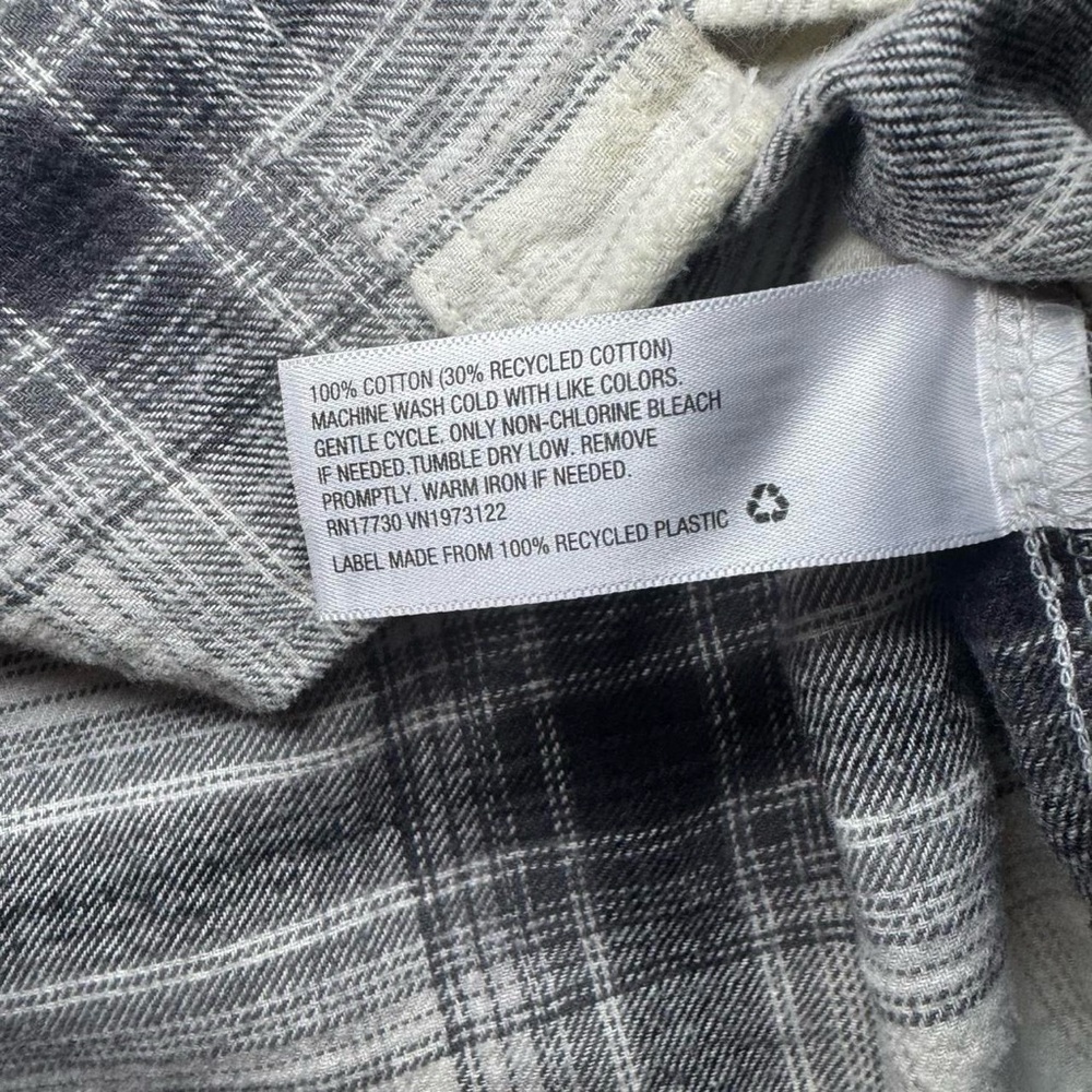 Universal Thread Women’s Off-White & Black Indie Grunge Crop Flannel — MEDIUM - Picture 5 of 5